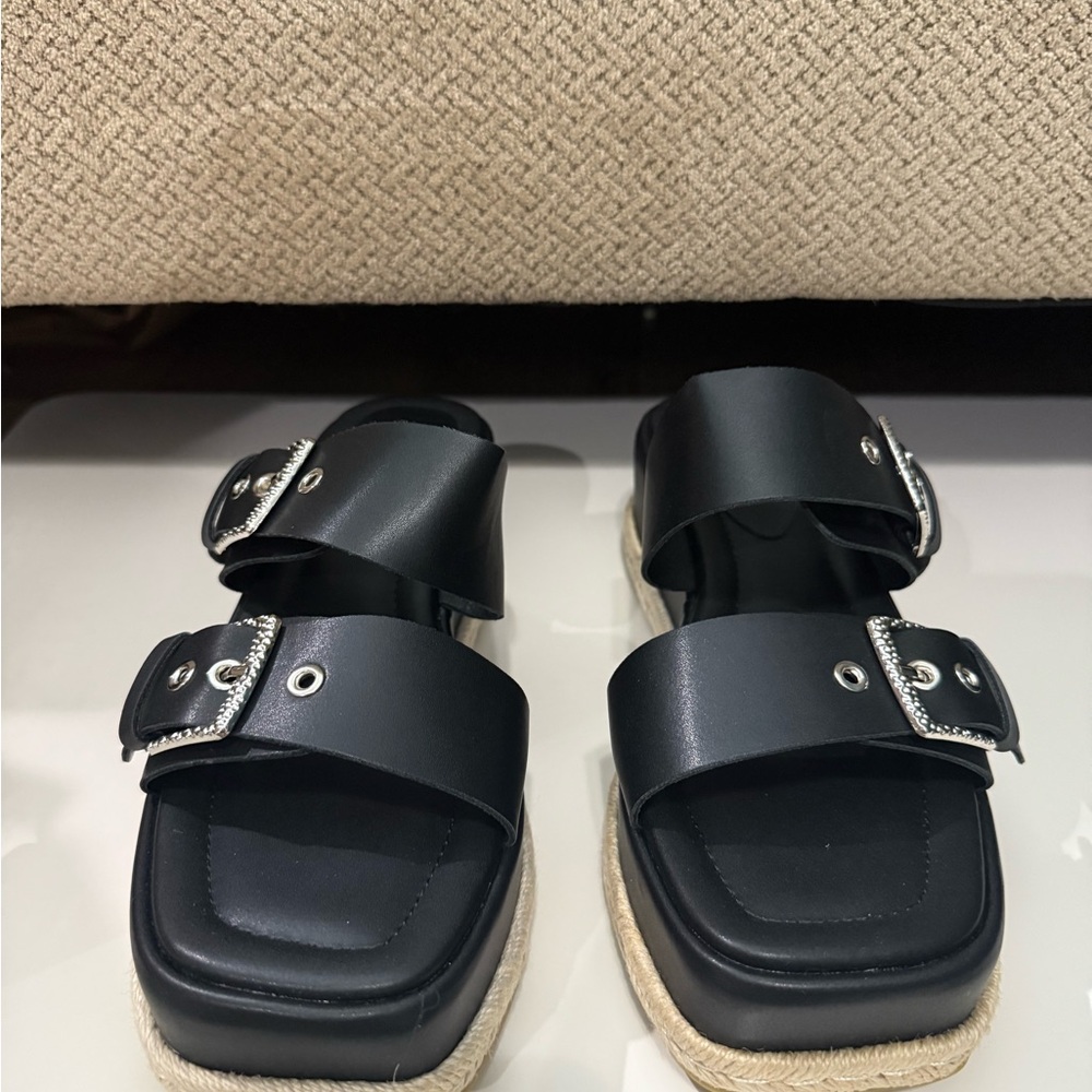 Coutgo Platform sandals with rhinestone buckle